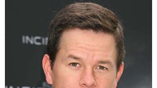 子どもたちにはタトゥーはいれてほしくないマーク・ウォールバーグ　痛みを伴うタトゥー除去に子どもを同伴