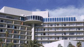 ホイットニーさんの遺族 金儲けする人がでないようホテルの部屋にあったすべてのものを廃棄