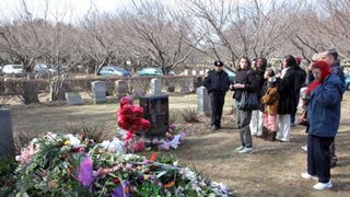 ホイットニー・ヒューストンさんの墓が閉鎖 予想以上のファンが押し寄せ警察を呼んでの措置