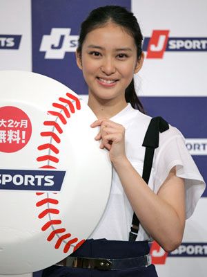 武井咲、好きな野球選手はゴメス!?「祈ると必ずホームランを打ってくれた」