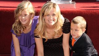 リース・ウィザースプーン、子どもたちにドメスティック・バイオレンスについて教える