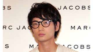 綾野剛、戸田恵梨香との熱愛報道について意味深コメント！「皆さんと変わりないです」