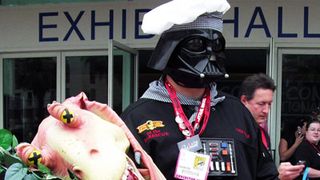 『スター・ウォーズ』ファンとジョージ・ルーカスが場外乱闘!? 「ルーカスはわたしの青春をもて遊んだ」