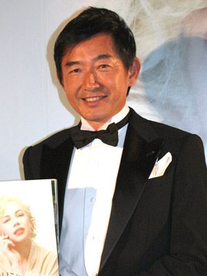 石田純一、妊娠を発表したばかりの妻・東尾理子について「お腹にいつも話しかけています」と幸せいっぱいに報告！