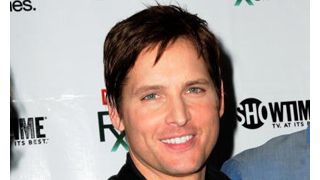 「ビバヒル」ジェニー・ガースの離婚は夫ピーター・ファシネリの浮気が原因?