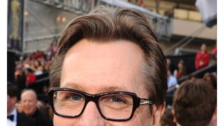 『ダークナイト ライジング』の極秘脚本を危うく紛失? ゲイリー・オールドマン危機一髪!
