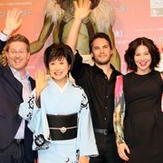 次世代イケメン俳優『ジョン・カーター』テイラー・キッチュ来日会見!着物姿の小林幸子を「ゴージャス」と絶賛!