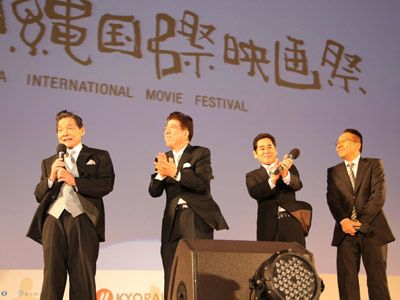 よしもと芸人、東日本大震災被災地への支援続行を宣言「われわれは人を笑わせることしかできない」