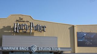 ハリー・ポッターのスタジオ見学ツアーの全ぼうが明らかに！ダニエルが最初に着た衣装の小ささにびっくり!!