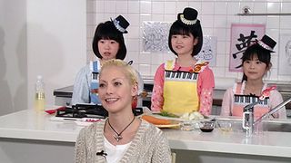 土屋アンナ、子どもの学校行事に二日酔いで出席!?　女子小学生たち相手に豪快ママトーク披露！