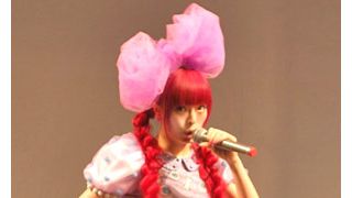 きゃりーぱみゅぱみゅ、観客も総立ち!沖縄のみなさんと「つけまつける」ダンスで大盛り上がり!