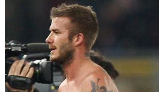 デヴィッド・ベッカムのポスターで下着姿の妻のタトゥが丸見え 学校用に配ったイギリスのスーパーマーケットが謝罪