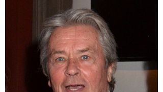 仏名優アラン・ドロンが不整脈で手術