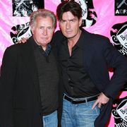 チャーリー・シーン、父マーティン・シーンと新作ドラマで共演