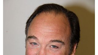 ジェームズ・ベルーシ、マサチューセッツ州の空港でマリファナを没収される