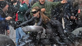 『ダークナイト』新作に官能的な描写!? PG-13指定の理由とは？