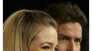 デニース・リチャーズ、元夫チャーリー・シーンの新ドラマにゲスト出演