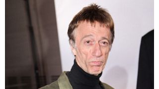 ザ・ビー・ジーズのロビン・ギブ、肺炎で昏睡状態に 昨年がん克服も