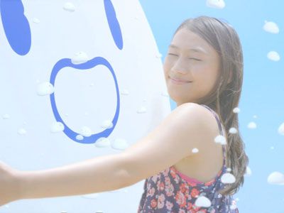 JKT48が日本のCMに初起用！インドネシア語版「ヘビーローテーション」バックにビーチで大はしゃぎ！