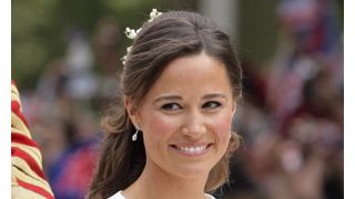英キャサリン妃の妹ピッパさん 同乗者がパパラッチに向けた銃はおもちゃ