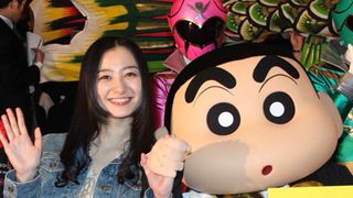 クレヨンしんちゃん、仮面ライダーオーズのヒロイン・高田里穂をナンパ!東宝・東映の二大映画会社の枠を越えてついにっ!