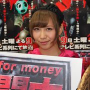 AKB48河西智美、頼れる人には「オンブしてもらいたい」!? 強気な姿勢でサバイバルゲーム挑戦!