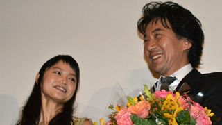 役所広司、紫綬褒章受章！宮崎あおいら女優陣からのお祝いに感無量！