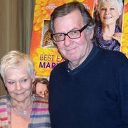 デイムの称号を受けたジュディ・デンチと名優トム・ウィルキンソンを直撃!インドの撮影は?