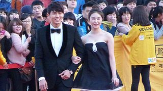 チョンジュ国際映画祭が華やかに開幕！人気K-POPグループ、2AMのイム・スロンがレッドカーペットに登場！