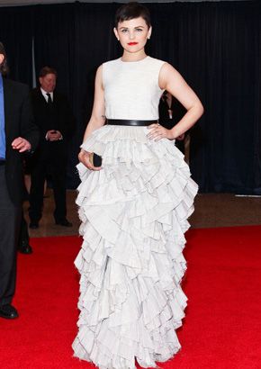 ジニファー・グッドウィン、ホワイトハウスのディナー・パーティーに24,000円のH&Mのドレスで出席