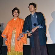 小栗旬&岡田将生、和服姿で登場!「呼吸困難になりそうなぐらいつらい撮影だった」