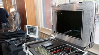 ホンモノの元CIA、FBI、KGBが参加！CIAのテクニカル・サービス局の偽装部部長もガジェット解説！スゴイぞ国際スパイ博物館