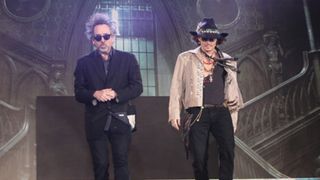 来日したジョニー・デップ&ティム・バートン監督、ジャパンプレミア終了後も徹底したファンサービス続行!