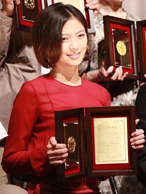榮倉奈々、二つの映画で主演女優賞に「夢のよう」西島秀俊も登場の授賞式チケットは1分で完売！