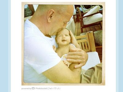 ブルース・ウィリスと生後一か月の娘メイベルのラブラブ写真公開！