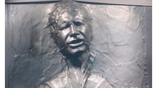「わたしを炭素冷凍して!」映画『スター・ウォーズ』のあの名シーンを再現できるアトラクションが登場