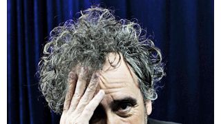 ティム・バートン監督、盟友ジョニデのギャラ上昇を心配!?　共に大ファンの昼ドラを映画化！