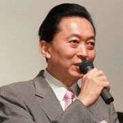 鳩山由紀夫元首相、幸夫人が所属する国会コーラス愛好会が登場!その歌声に客席からは「ブラボー!」の声も