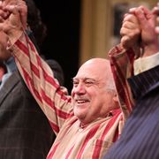 ダニー・デヴィート、67歳でウエストエンド・デビュー 英各紙から好評
