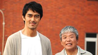 阿部寛&村上ショージが爆笑対談!新作『カラスの親指』で異色の詐欺師コンビに