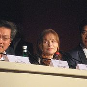 「韓国のゴダール」によるオムニバス映画 仏女優イザベル・ユペールが韓国俳優たちを絶賛