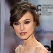 キーラ・ナイトレイが婚約!ロックバンド・クラクソンズのキーボード、ジェイムス・ライトンと!