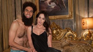 ミーガン・フォックスがあられもない黒の下着姿に！お相手はあのアラジーン将軍様！