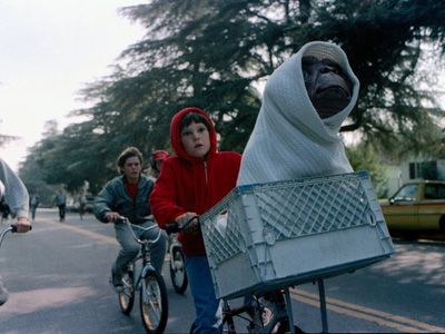 名作『E.T.』、劇場公開30周年を記念して初のブルーレイ化決定！メイキングやスピルバーグのインタビューなど特典も充実！