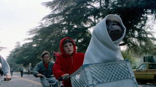 名作『E.T.』、劇場公開30周年を記念して初のブルーレイ化決定!メイキングやスピルバーグのインタビューなど特典も充実!