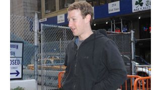 SNSは使えてもATMは難しい?Facebook創設者のマーク・ザッカーバーグが困惑顔