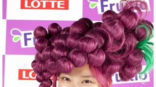 武井咲が“ぶどうヘア”に大変身!「こんなに似合う人はいない」とスタッフ大絶賛!