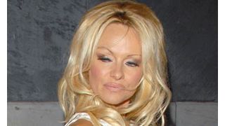 日常生活で自分を演じるのに疲れたパメラ・アンダーソン カナダに帰国を希望