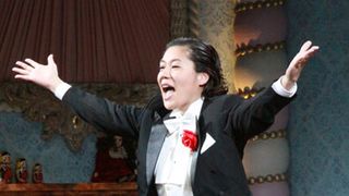 三谷幸喜舞台「桜の園」、前説で青木さやかがAKB「ヘビロテ」替え歌も!