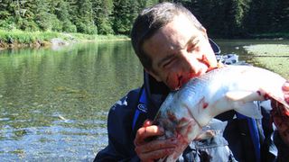 衝撃!やりすぎサバイバル!ウジ虫だって「貴重なタンパク源です」と食す米人気番組DVD化!特別映像14分が公開!